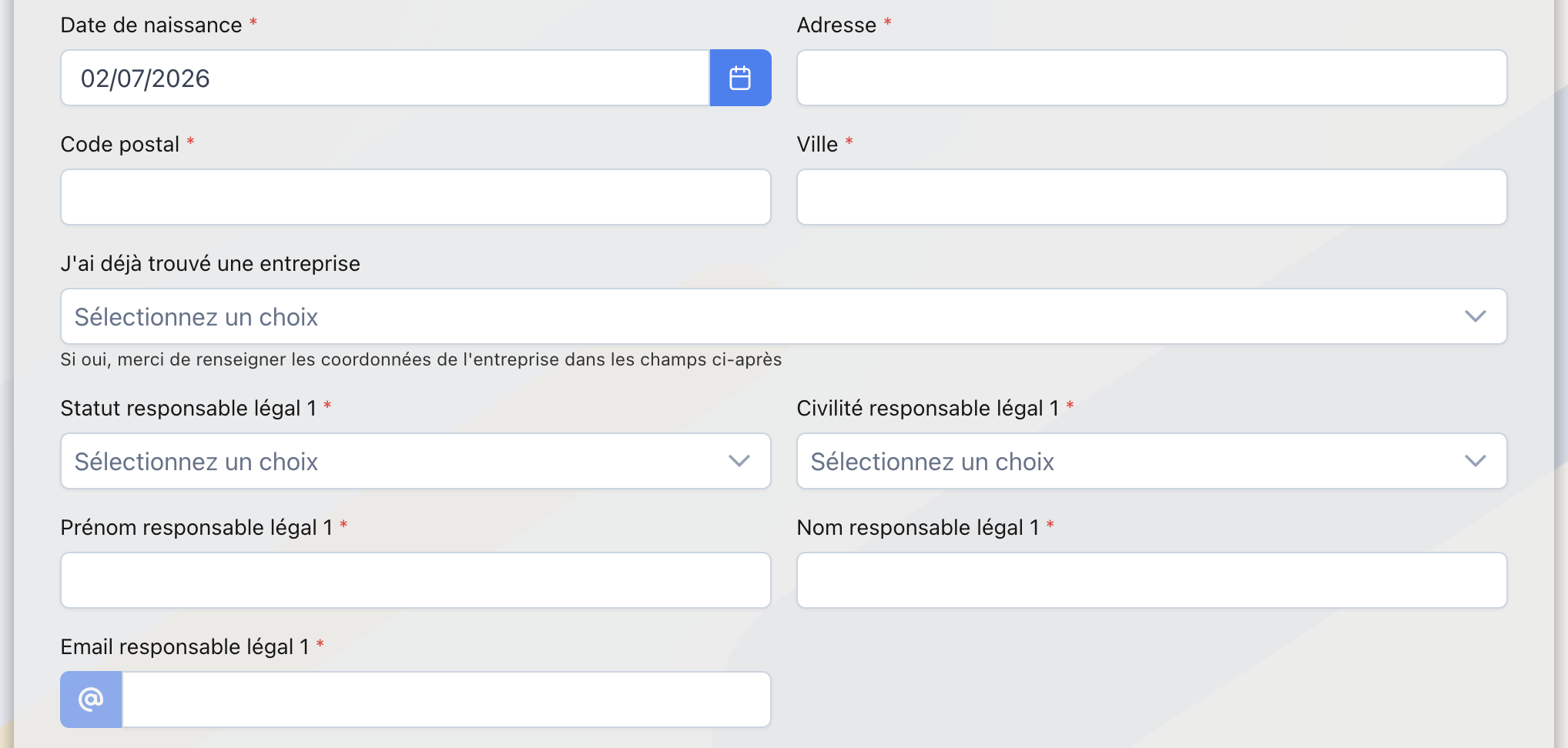 Champs du responsable légal affichés automatiquement pour un candidat mineur