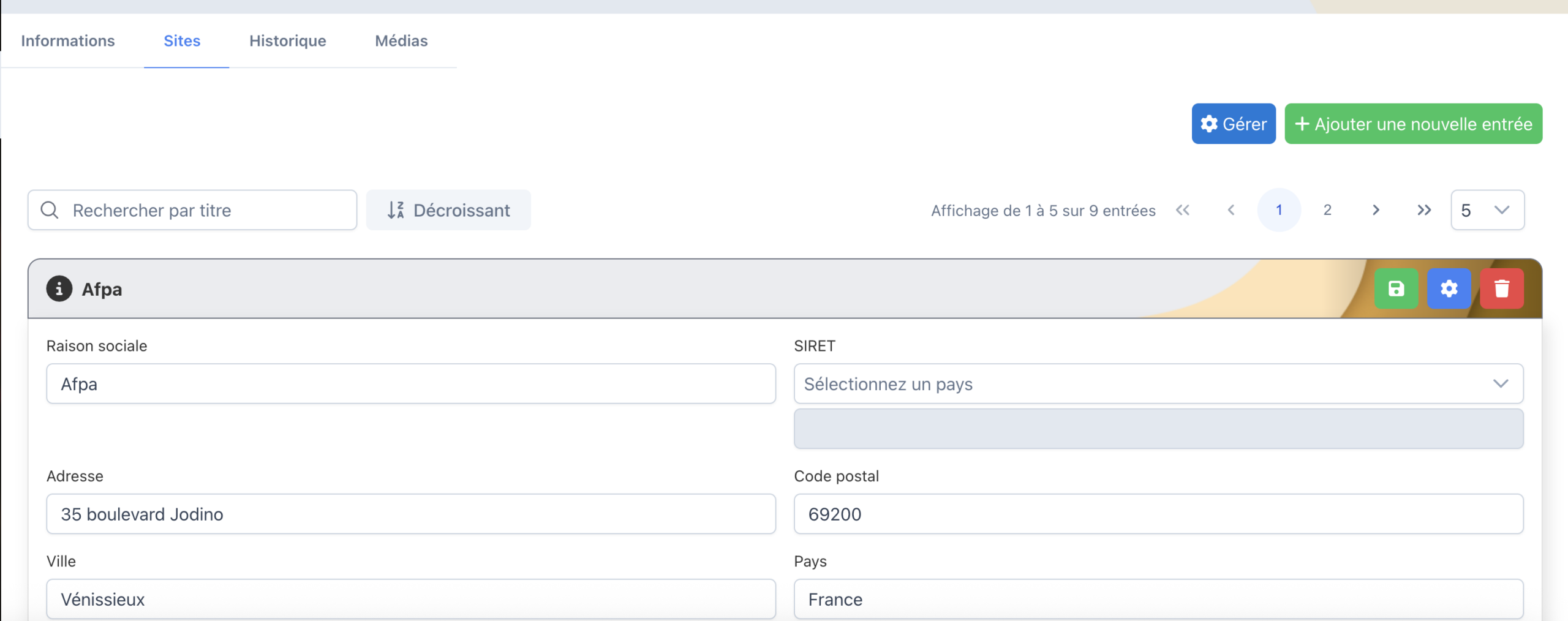 Onglet Sites de la fiche école, liste et détail d'un site