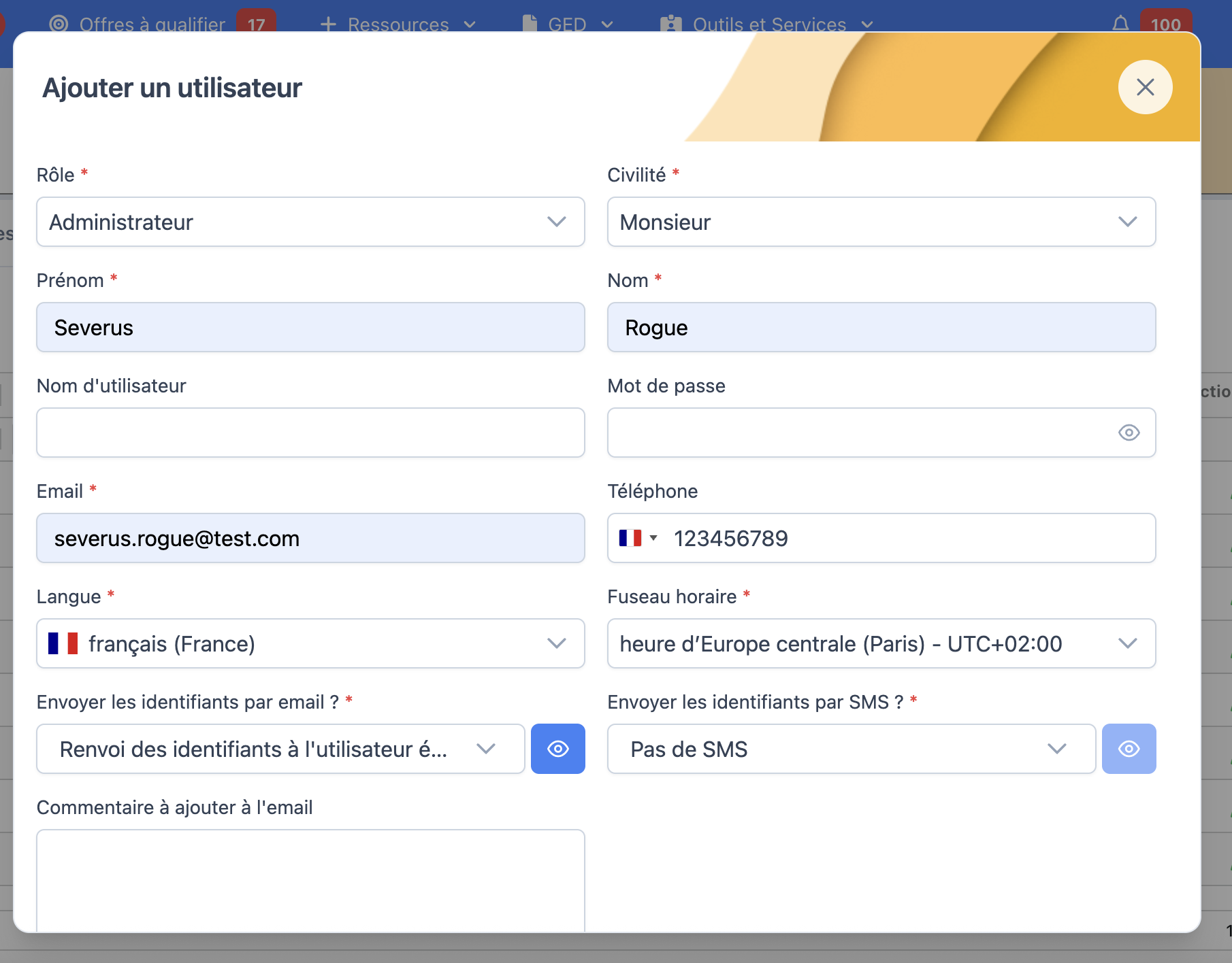 Fenêtre modale Ajouter un utilisateur avec ses champs Rôle, Civilité, identité, coordonnées et envoi des identifiants