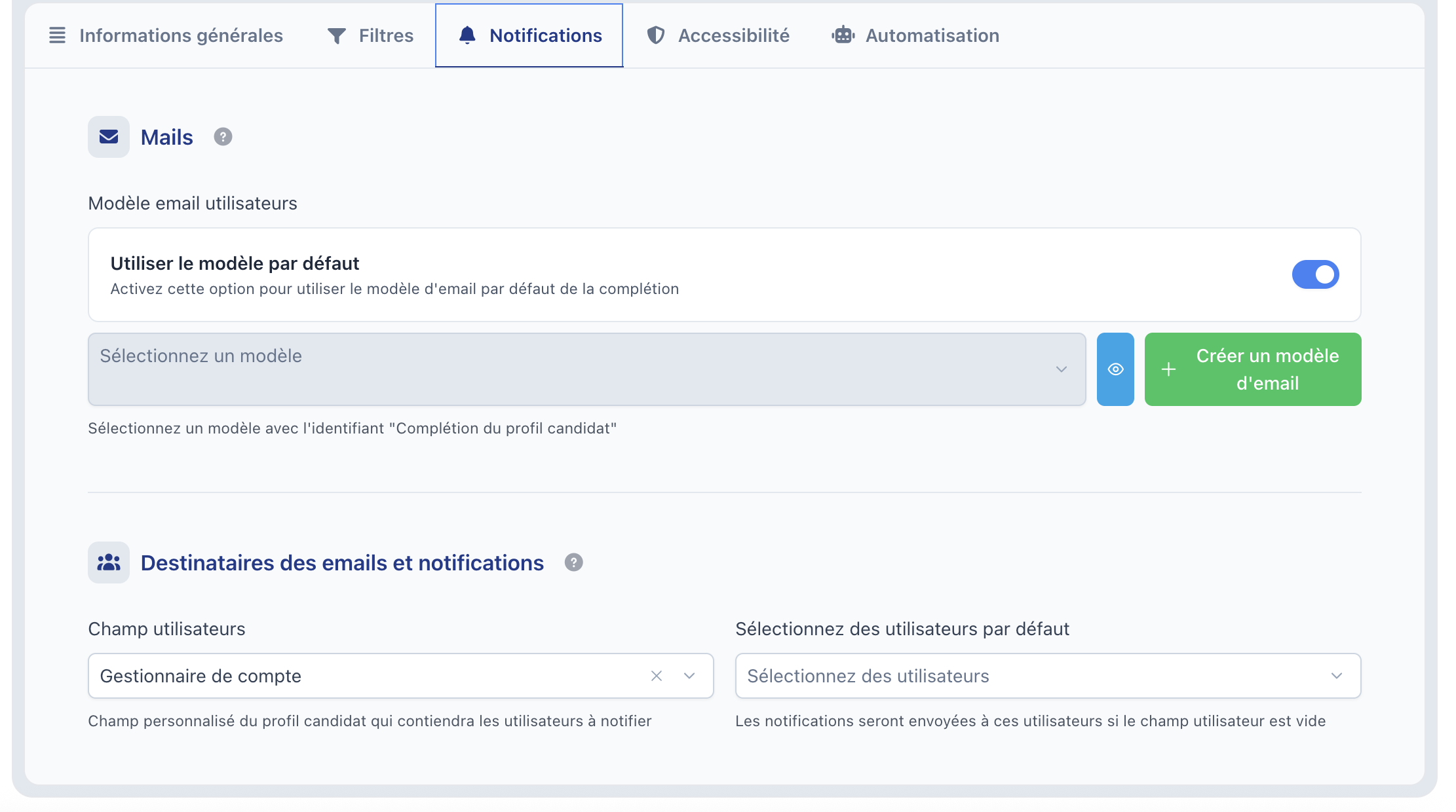 Bloc Mails avec le modèle d'e-mail utilisateurs, et bloc Destinataires des emails et notifications
